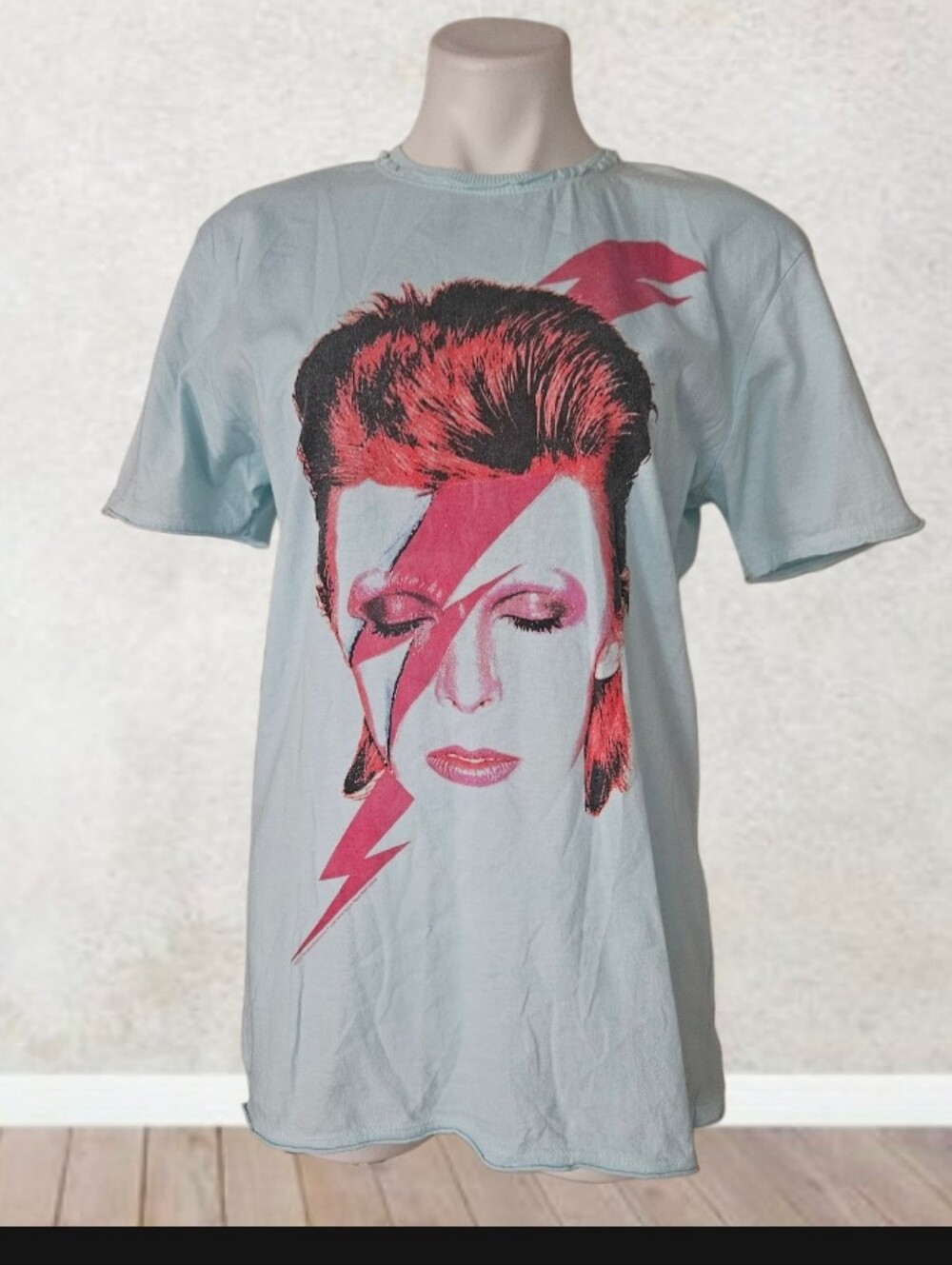 Amplified/ David Bowie Lightning Bolt Graphic Tee - Light Blue & Pink Large